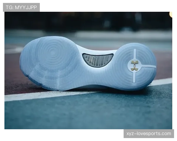 库杜斯持球推进撕裂防线解析