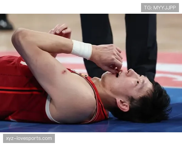 刚刷到周琦的机场照，那块表可以买我三个月房租